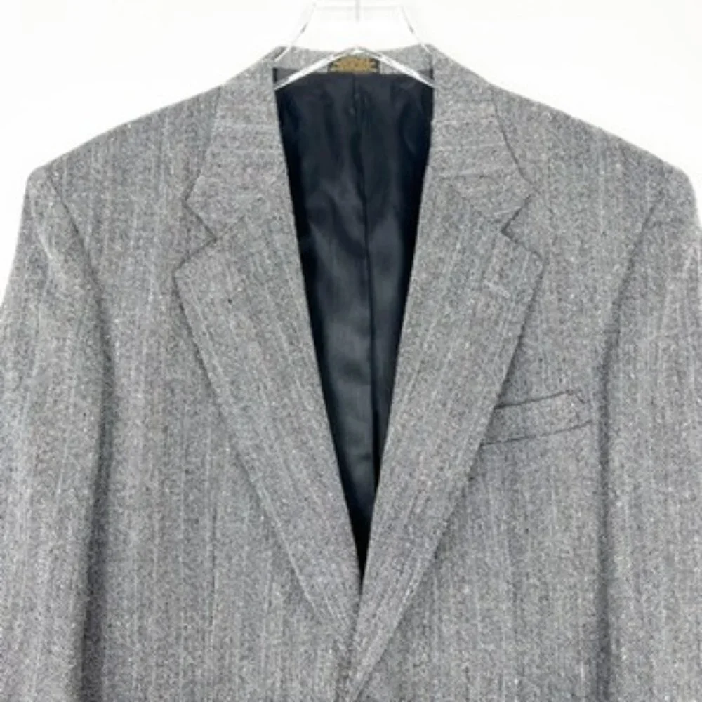 Stafford Herringbone Tweed Blazer. Grey. Men's Size 40S